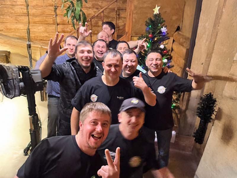 Команда электромонтажников